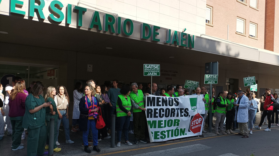Protesta por falta personal en el Hospital Universitario de Jaén
